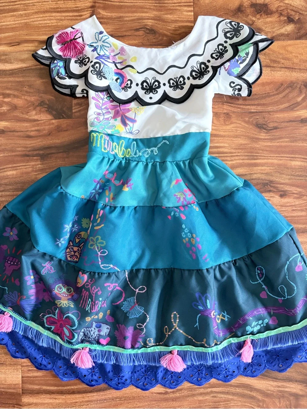 Disney Encanto Mirabel Costume Dress 4 5 Years Halloween Disney World Disneyland